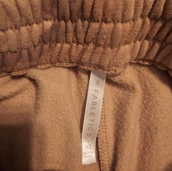 Fabletics Teddy Large Camo Tan Latte XS Sweatsuit Set Pants and Hoodie - Picture 3 of 10